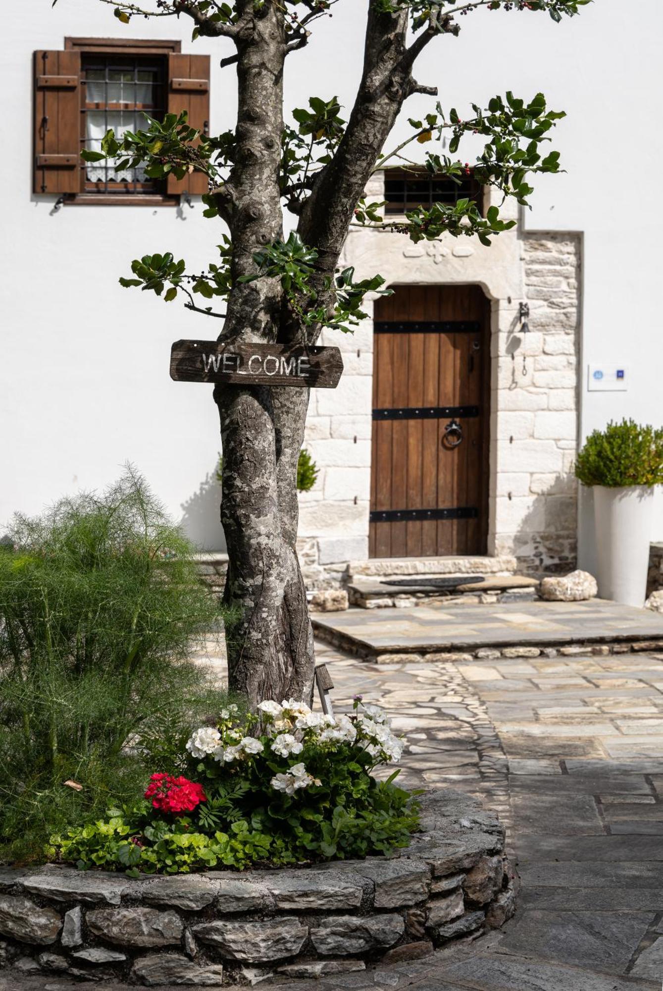 Mountain'S Secret Hotel Mouresi Exterior photo